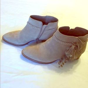 Like new Gianni Bini booties